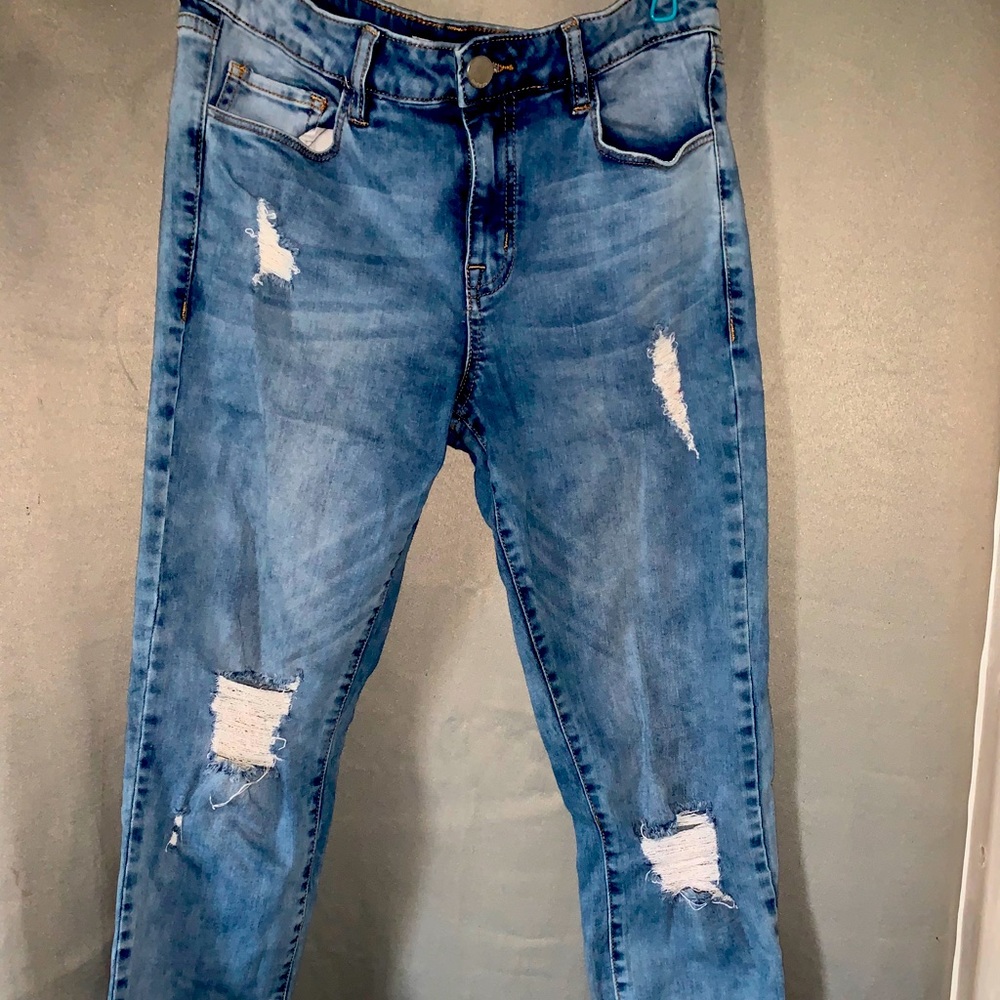 distressed skinny jeans
